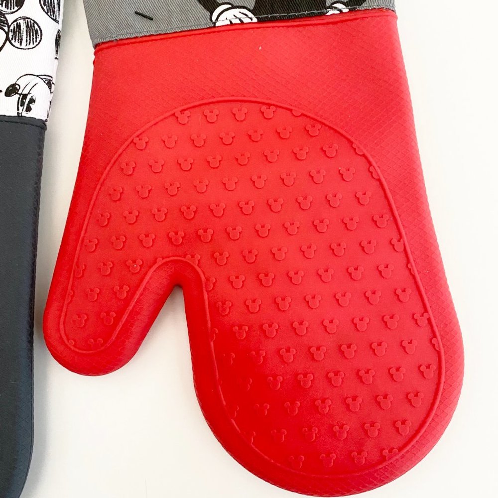 Disney Mickey Mouse Minnie Mouse Silicone Oven Mitts - Picture 5 of 8